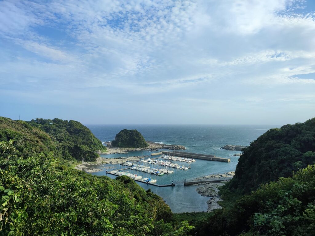 宮川公園の展望場から見える海の景色を撮影した写真