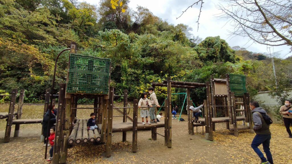 南郷上ノ山公園のアスレチック遊具を撮影した写真