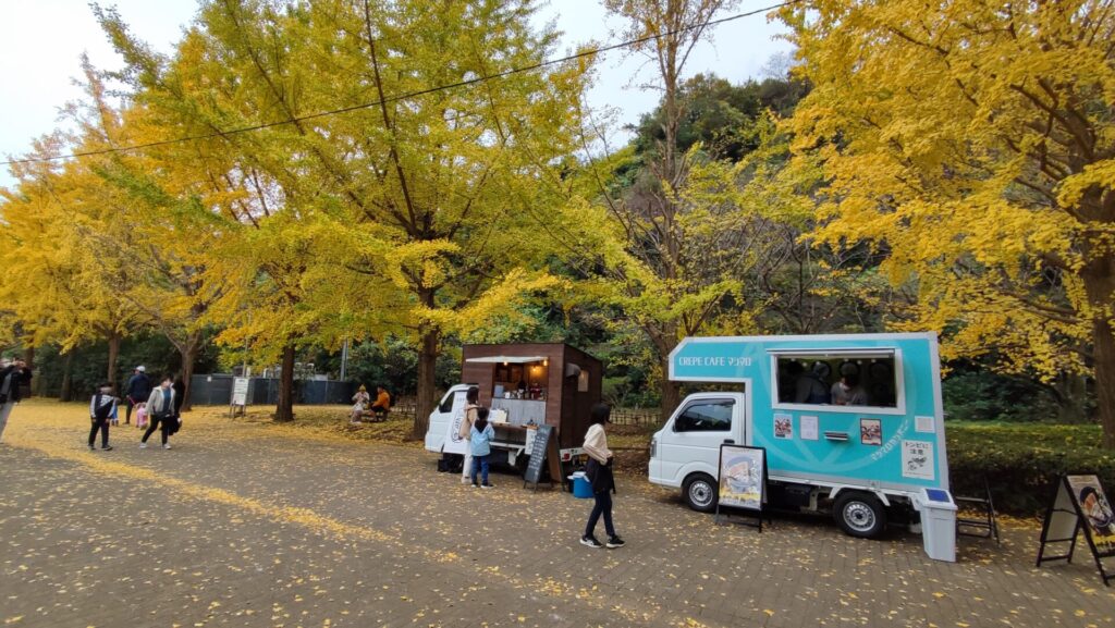 南郷上ノ山公園に出店しているキッチンカーを撮影した写真