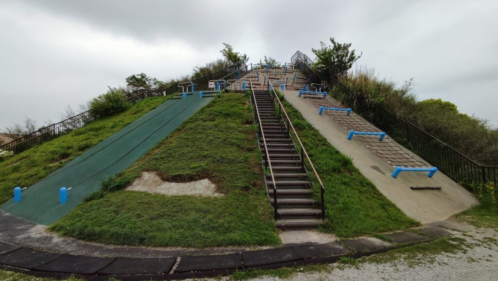 横須賀市池上公園のチャレンジ性がある遊具を撮影した写真