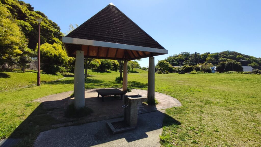 野比東ノ入公園　屋根付きベンチを撮影した写真