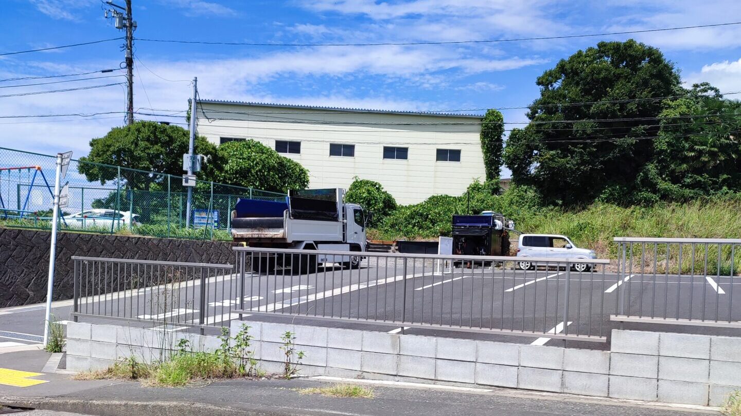 長坂公園の駐車スペースを撮影した写真