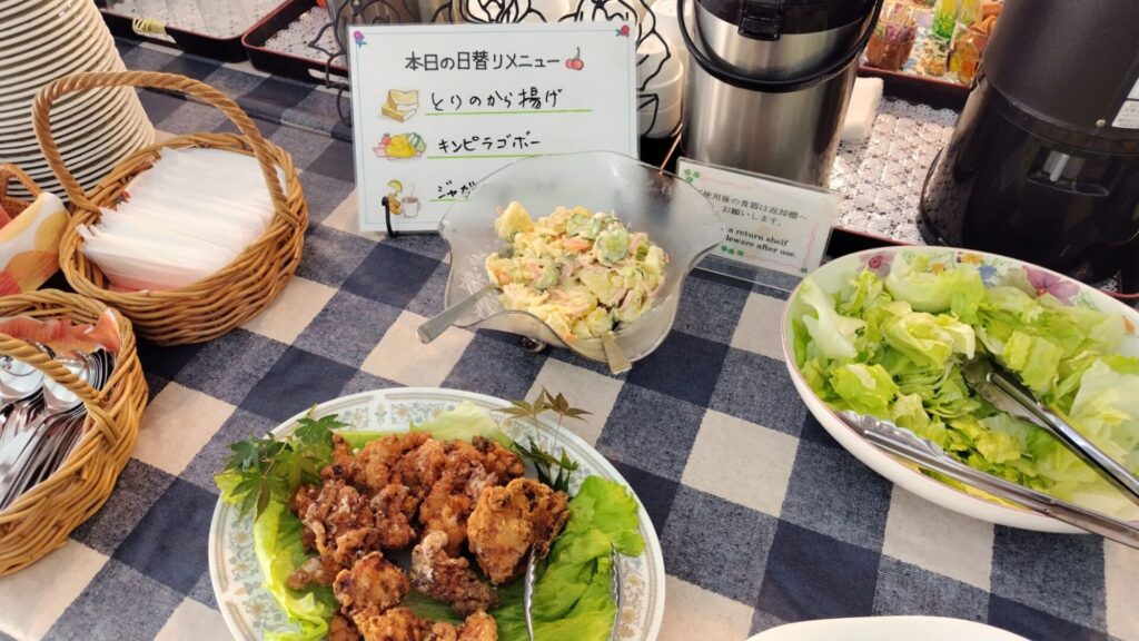 大東館の朝食日替わりで変わるメニューを撮影した写真